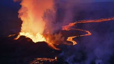 &nbsp; (Eruption volcanique en Islande le 20 février 2015. © Maxppp)