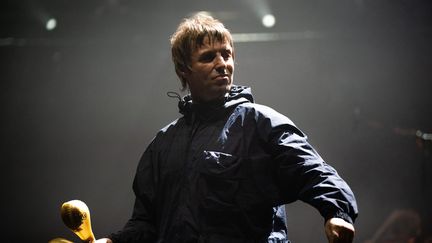 Liam Gallagher sur la scène du Royal Albert Hall, à Londres (Royaume-Uni) le 26 mars 2022 (AARON CHOWN / MAXPPP)