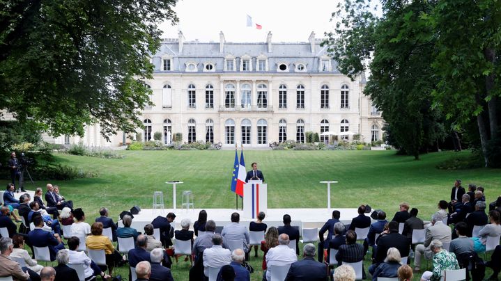 Emmanuel Macron s'exprime devant les 150 citoyens de la CCC, à l'Elysée, le 29 juin 2020. (CHRISTIAN HARTMANN / AFP)