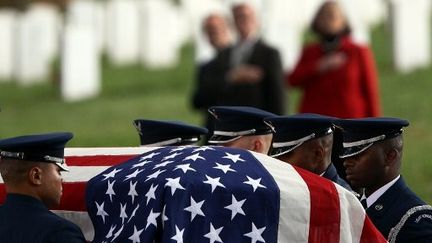 Photo prise au cimetière américain d'Arlington. (WIN MCNAMEE / GETTY IMAGES NORTH AMERICA / AFP)