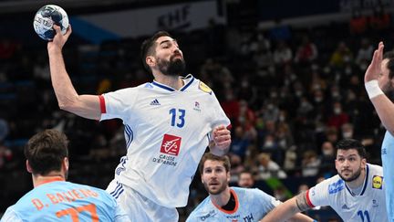 L'équipe de France s'est imposée dans son premier match du tour principal de l'Euro 2022 de handball, en dominant les Pays-Bas (34-24). Une victoire qui a satisfait les joueurs français, Nikola Karabatic, Nicolas Tournat et Aymeric Minne.