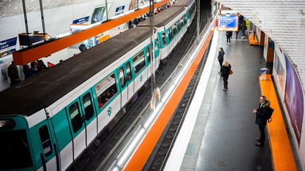 Grève contre la réforme des retraites dans le métro parisien, le 10 janvier 2020. (MARTIN BUREAU / AFP)