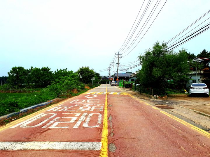 À 6 km de la Corée du Nord, le village de Majeong. (BENJAMIN ILLY / FRANCEINFO)