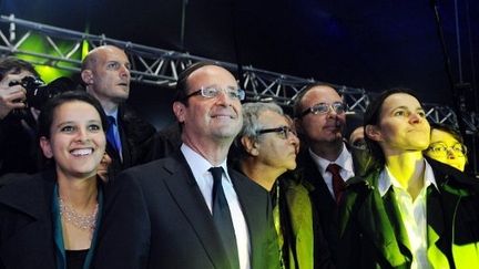 François Hollande entouré de Najat Vallaud-Belkacem et Aurélie Filippetti (ALAIN JOCARD / AFP)