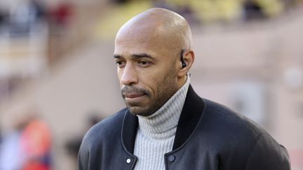 Thierry Henry au stade Louis II, pour ses activités de consultant, à Monaco, le 11 février 2023. (JEAN CATUFFE / AFP)