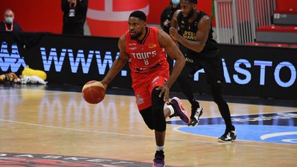 Tyran de Lattibeaudière sous le maillot de Tours pendant la saison de Basket Pro B à Lille le 23 décembre 2021. (PLM / MAXPPP)