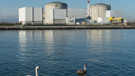 La centrale nucléaire de Fessenheim (Haut-Rhin), le 8 décembre 2015. (PATRICK SEEGER / DPA)