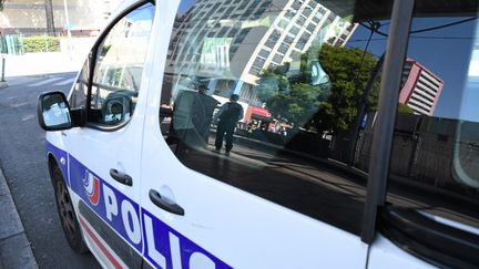 Une voiture de police dans le quartier de la Paillade à Montpellier. (JEAN MICHEL MART / MAXPPP)