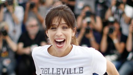 Tout sourire, Ma&iuml;wenn pose avant de d&eacute;fendre son film "Mon roi". (VALERY HACHE / AFP)