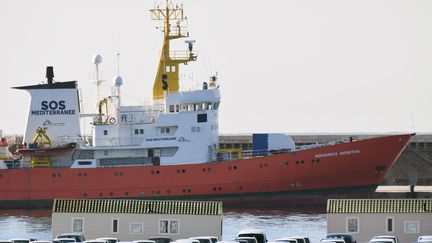 Le navire "Aquarius" à Marseille (Bouches-du-Rhône), le 7&nbsp;décembre&nbsp;2018. (BORIS HORVAT / AFP)