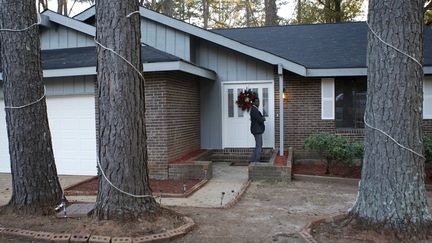 La maison dans laquelle un gar&ccedil;on disparu depuis quatre ans a &eacute;t&eacute; retrouv&eacute;, &agrave; Jonesboro, en G&eacute;orgie (Etats-Unis), le 30 novembre 2011.&nbsp; ( TAMI CHAPPELL / REUTERS)