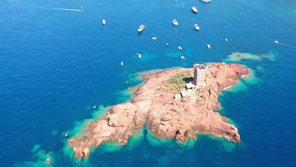 Var : la magnifique île d'or à Saint-Raphaël