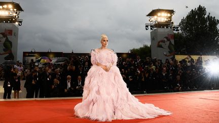 Lady Gaga foule le tapis rouge de la Mostra de Venise, le 31 août pour présenter le film "A star is born".
 (Filippo MONTEFORTE / AFP)