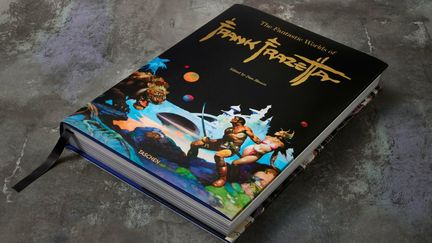 Première de couverture de "The Fantastic Worlds of Frank Frazetta" , édité par Dian Hansom(2023) (EDITIONS TASCHEN)