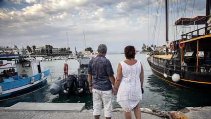 Des touristes sur&nbsp;le port de la ville de Kos (illustration). (STEFANIA MIZARA / LE PICTORIUM / MAXPPP)