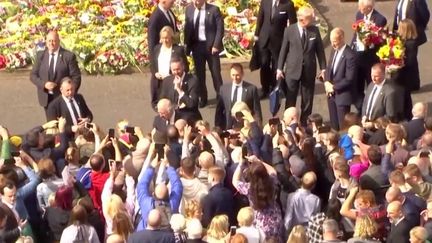 Mardi 13 septembre, le roi Charles III s'est rendu en Irlande du Nord, un&nbsp;pays où l’unanimité n’est qu’une façade, car la couronne continue de diviser. (FRANCEINFO)