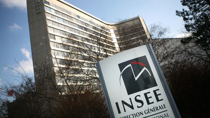 La façade de l'Insee à Paris, le 15 mars 2010. (LOIC VENANCE / AFP)