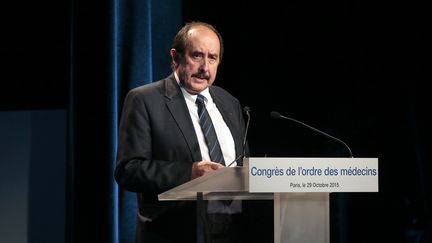 Patrick Bouet, le président du conseil national de l'Ordre des médecins&nbsp;à Paris, le 29 octobre 2015. (JACQUES DEMARTHON / AFP)