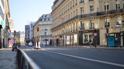 Les rues désertes à Paris, en plein confinement. (VICTOR VASSEUR / FRANCE-INFO)