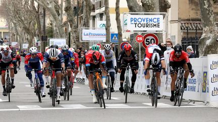 Phil Bauhaus d'une tête sur le sprint de la dernière étape du Tour de la Provence. (HIELY CYRIL / MAXPPP)