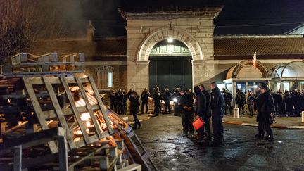 Prison : les surveillants poursuivent leur mouvement