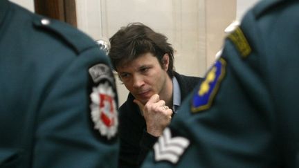 Bertrand Cantat dans son box lors de son procès à Vilnius, en Lituanie, pour le meurtre de Marie Trintignant. Mars 2004. 
 (PETRAS MALUKAS / AFP)