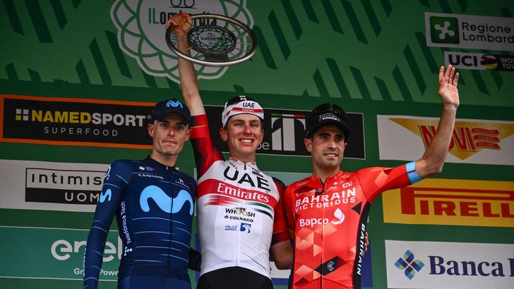 Mikel Landa (à dr.), le meilleur coureur basque actuel, en compagnie de Tadej Pogacar et Enric Mas, sur le podium du Tour de Lombardie, le 8 octobre 2022. (MARCO BERTORELLO / AFP)