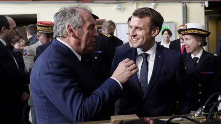 François Bayrou et Emmanuel Macron à Sauvagnon (Pyrénées-Atlantiques) le 14 janvier 2020 (GUILLAUME HORCAJUELO / POOL)