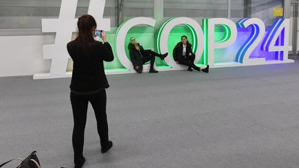 Des participants à la COP24, le 14 décembre 2018 à Katowice (Pologne). (JANEK SKARZYNSKI / AFP)