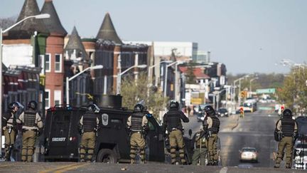 &nbsp; (Des milliers de policiers patrouillent dans les rues de Baltimore pour ramener le calme après les émeutes de ces dernières heures © MaxPPP)