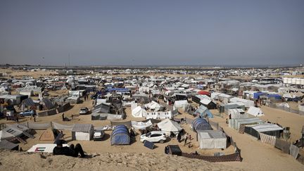 Des personnes déplacées à Rafah, dans le sud de la bande de Gaza, le 28 février 2024. (AFP)