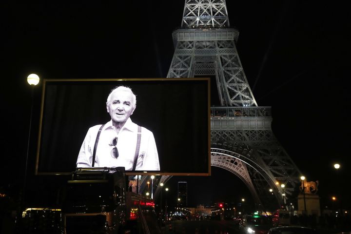 La Tour Eiffel illuminée en or pour Charles Aznavour, le 1er cotobre 2018
 ( JP PARIENTE/SIP)