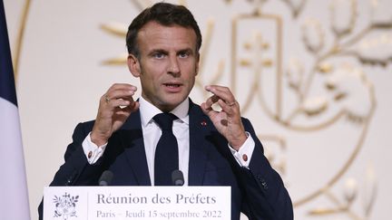 Emmanuel Macron devant les préfets réunis à l'Elysée, le 15 septembre 2022. (LUDOVIC MARIN / POOL)