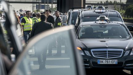 Gr&egrave;ve des taxis &agrave; la sortie de l'a&eacute;roport de Roissy Charles-de-Gaulle, le&nbsp;11 juin 2014. (FRED DUFOUR / AFP)