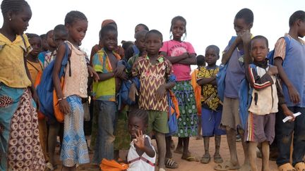 De de nombreux enfants, déplacés, viennent se réfugier dans la ville de Kaya dans le Nord-Est du Burkina Faso, en Novembre 2019. (NATAHANEL CHARBONNIER / RADIO FRANCE)