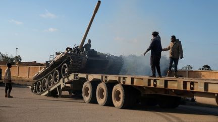 L'Armée nationale libyenne (ANL) du maréchal Khalifa Haftar à Benghazi, le 13 avril 2019. (ESAM AL-FETORI / REUTERS)