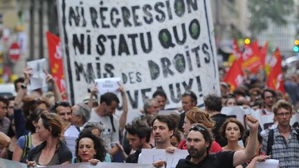 Des intermittents de la CGT-Spectacle défilent dans les rues d'Avignon le 4 juillet 2014.
 (Boris Horvat/AFP)