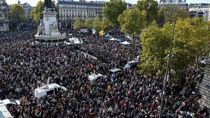 Paris : l'hommage à Samuel Paty rassemble des dizaines de milliers de personnes