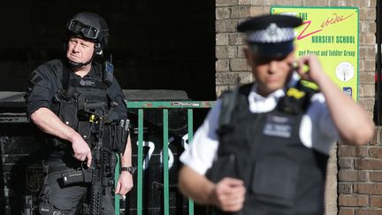 Un soldat britannique venu en soutien de la police suite à l'attentat du métro de Parsons Green, à Londres, le 15 septembre 2017.&nbsp; (DANIEL LEAL-OLIVAS / AFP)