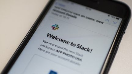 La messagerie Slack utilisée dans les entreprises pour discuter entre collègues (illusrtation). (ERIC BARADAT / AFP)