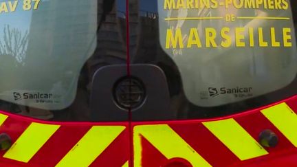 Urgentistes, secouristes...&nbsp;Face à la propagation de l'épidémie, tous ceux dont la mission est de porter secours sont sur le pont.&nbsp;Les marins-pompiers de Marseille sont également concernés.&nbsp; (France 2)