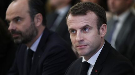 Emmanuel Macron et le Premier ministre Édouard Philippe rencontrent des représentants politiques et syndicaux à l'Élysée lundi 10 décembre 2018, avant l'allocution du président dans la soirée. (YOAN VALAT / POOL)