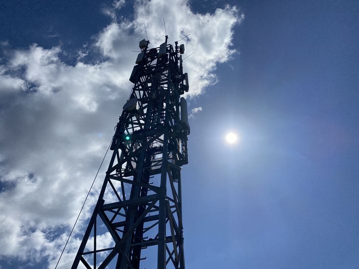 Un antenne de téléphonie mobile près de Berlin le 26 mai 2020. (CHRISTOPH DERNBACH / DPA / AFP)