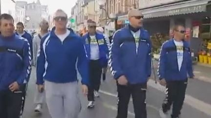 Une vingtaine de m&eacute;tallos de l'aci&eacute;rie ArcelorMittal de Florange (Moselle) ont entam&eacute;, mercredi 28 mars 2012, une "marche de l'acier sur Paris" devant arriver vendredi 6 avril dans la capitale. (CAPTURE D'ÉCRAN FRANCE 2)