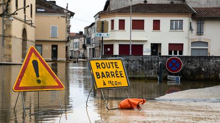 La chaussée est inondée à Tartas (Landes), le 16 décembre&nbsp; 2019. (JEROME GILLES / NURPHOTO)