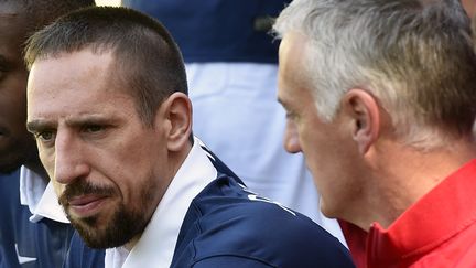 Le footballeur Franck Rib&eacute;ry (G), le 1er juin 2014 &agrave; Clairefontaine-en-Yvelines (Yvelines). (FRANCK FIFE / AFP)