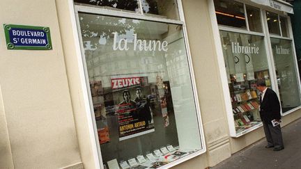 La devanture de la librairie La Hune, à Paris.
 (MAXIMILIEN LAMY / AFP)