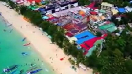 L'île de Boracay (Philippines) s'est transformée en "fosse septique", selon le président Rodrigo Duterte. Le leader philippin a décidé d'interdire l'accès aux touristes. (FRANCE 2)