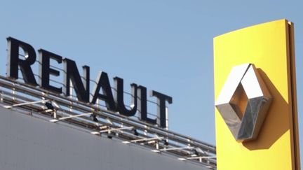 Dans le sillage de l’offensive russe en Ukraine et des sanctions européennes, les géants économiques se résignent à quitter la Russie et son marché, à l’image de Renault et McDonald's. (franceinfo)