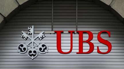 La devanture d'une succursale de la banque suisse UBS &agrave; Zurich (Suisse). (FABRICE COFFRINI / AFP)